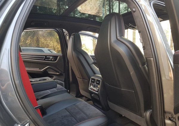 Porsche Cayenne cena 469000 przebieg: 95000, rok produkcji 2020 z Malbork małe 301